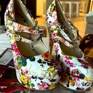 Platform heels size 10. Flower print